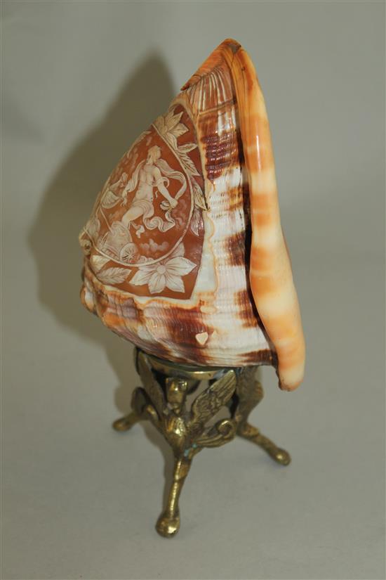 An Italian conch shell cameo table lamp, 7.75in.